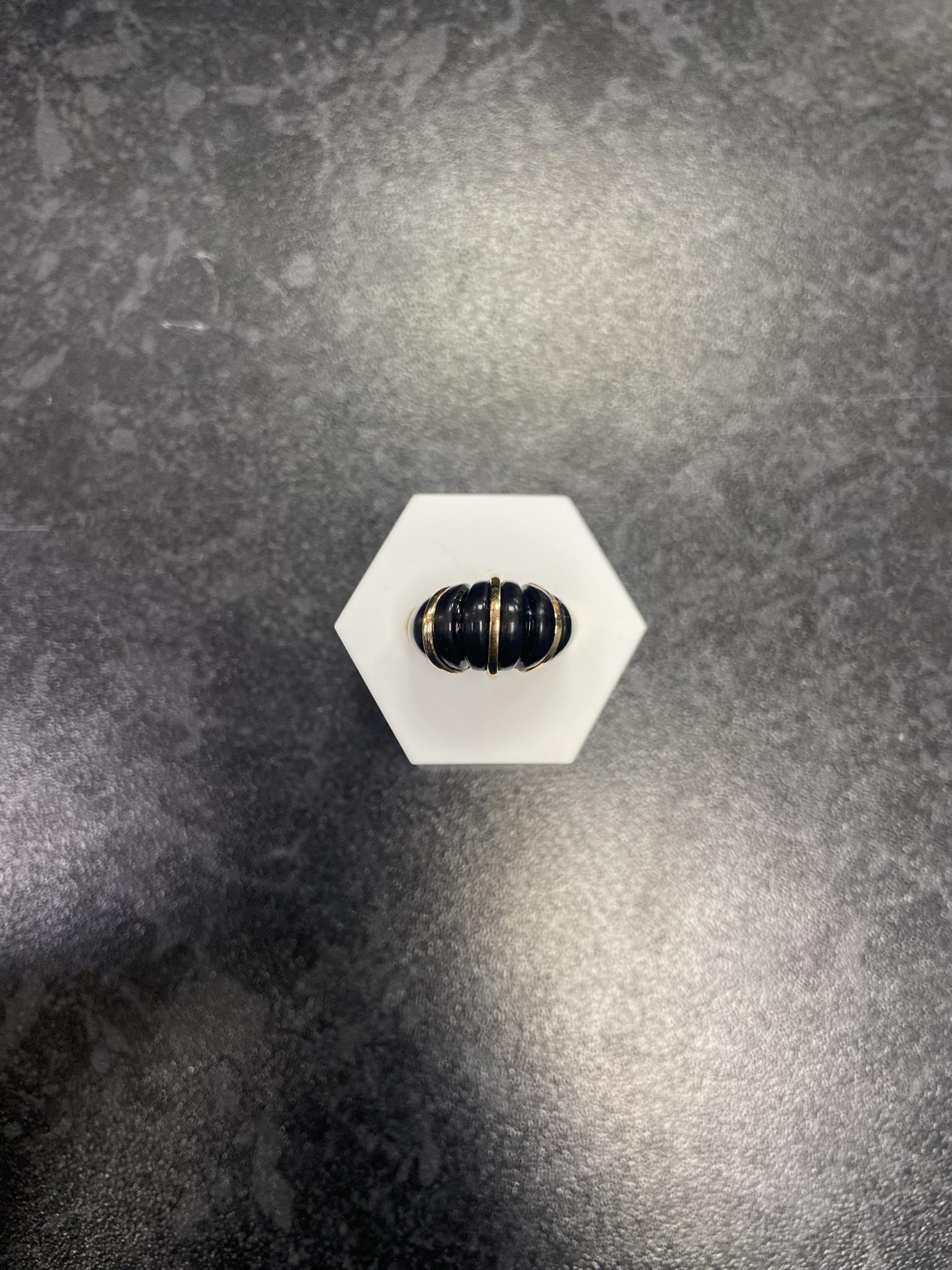 14ct Gold Onyx Ring (Size M) 4.3g