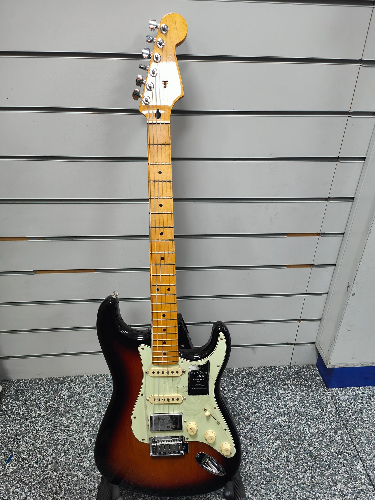 Fender Player Plus Stratocaster® HSS 3-Colour Sunburst