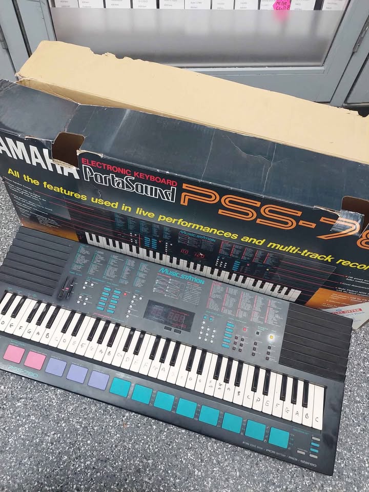 Yamaha PSS-780 Keyboard With Manual, Boxed
