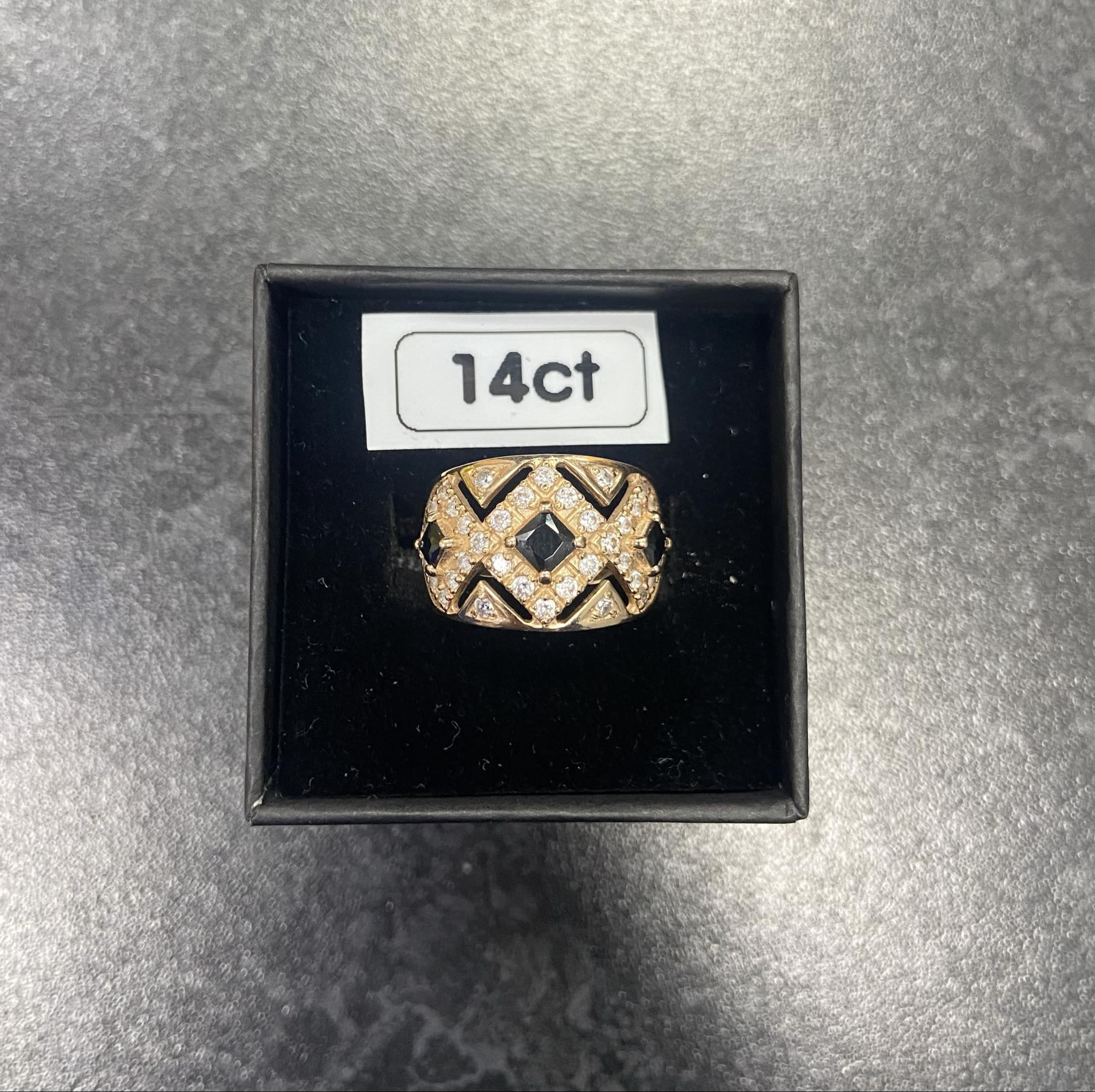 14ct Gold Sapphire Ring (Size Q), 5.86g