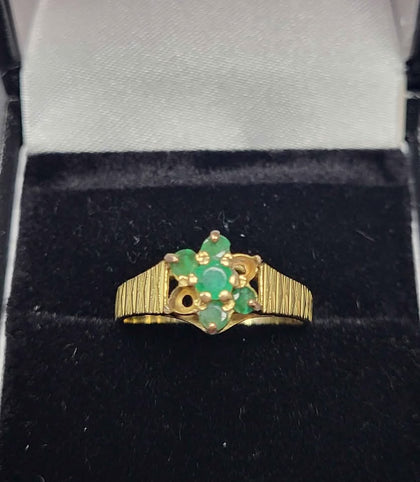 18ct Yellow Gold Ring With Green Stones - 2.89G - Size K