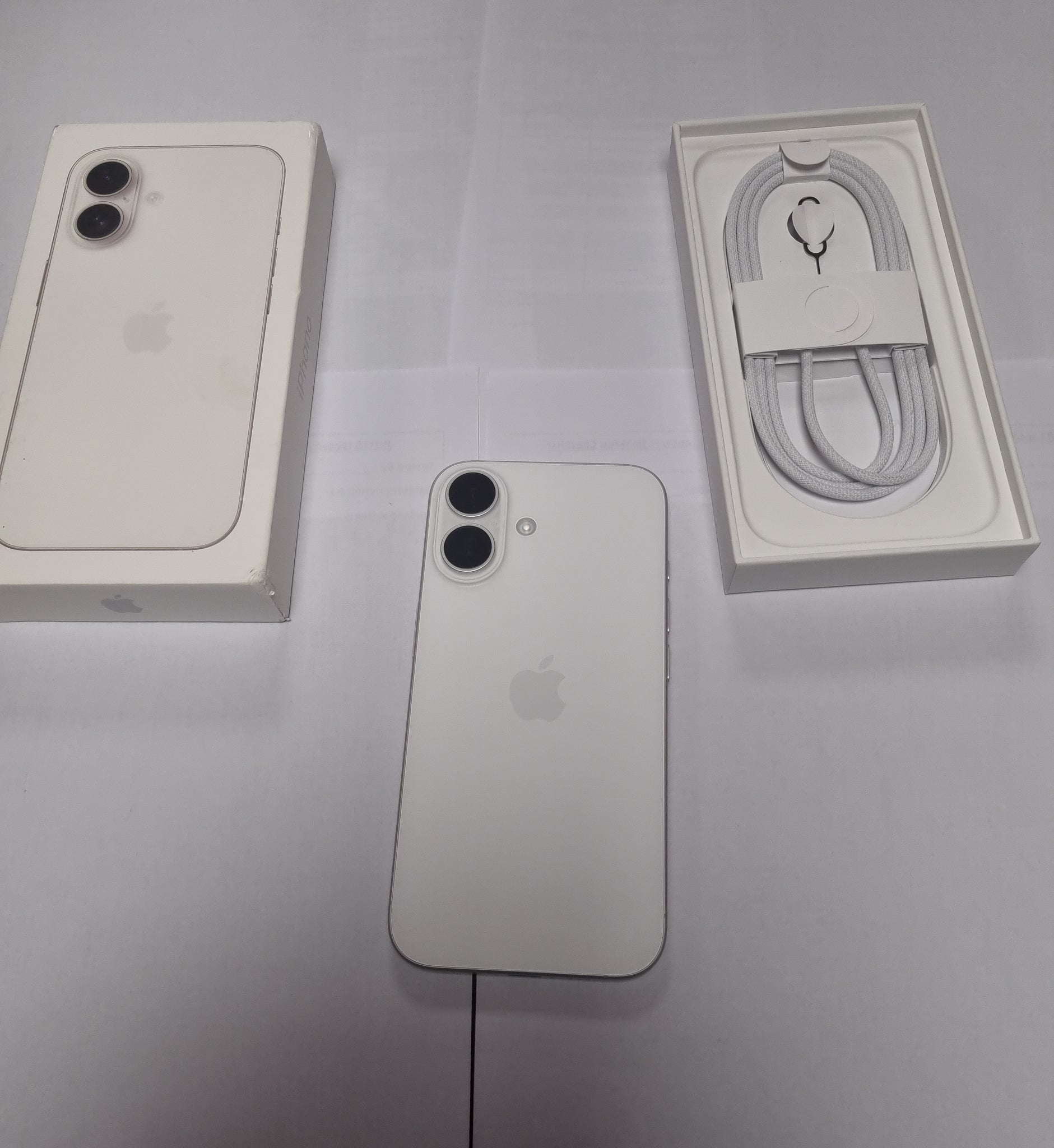 Apple iPhone 16