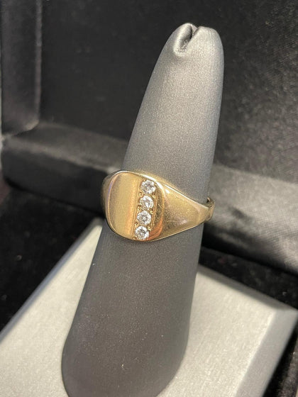 9ct Gold Ring 4.95g 4x Diamonds.