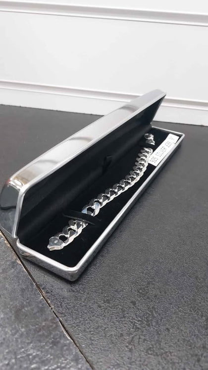 925 SILVER HALLMARKED, CURBED ECONOMY WITH LOBSTER LOCK, 9