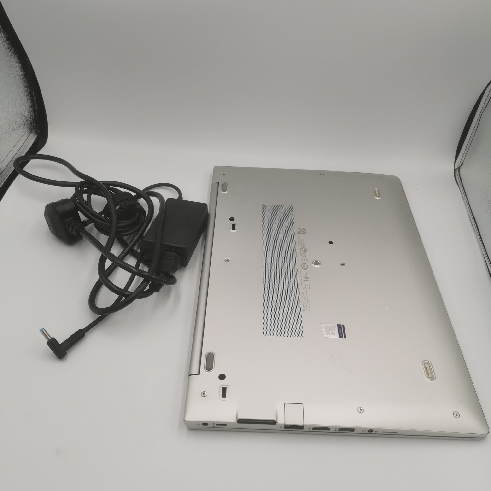 HP 755-G5, Ryzen 7 2700U, 8GB Ram, 256GB SSD, 15" Screen, Windows 10 SCRATCHES ON SCREEN