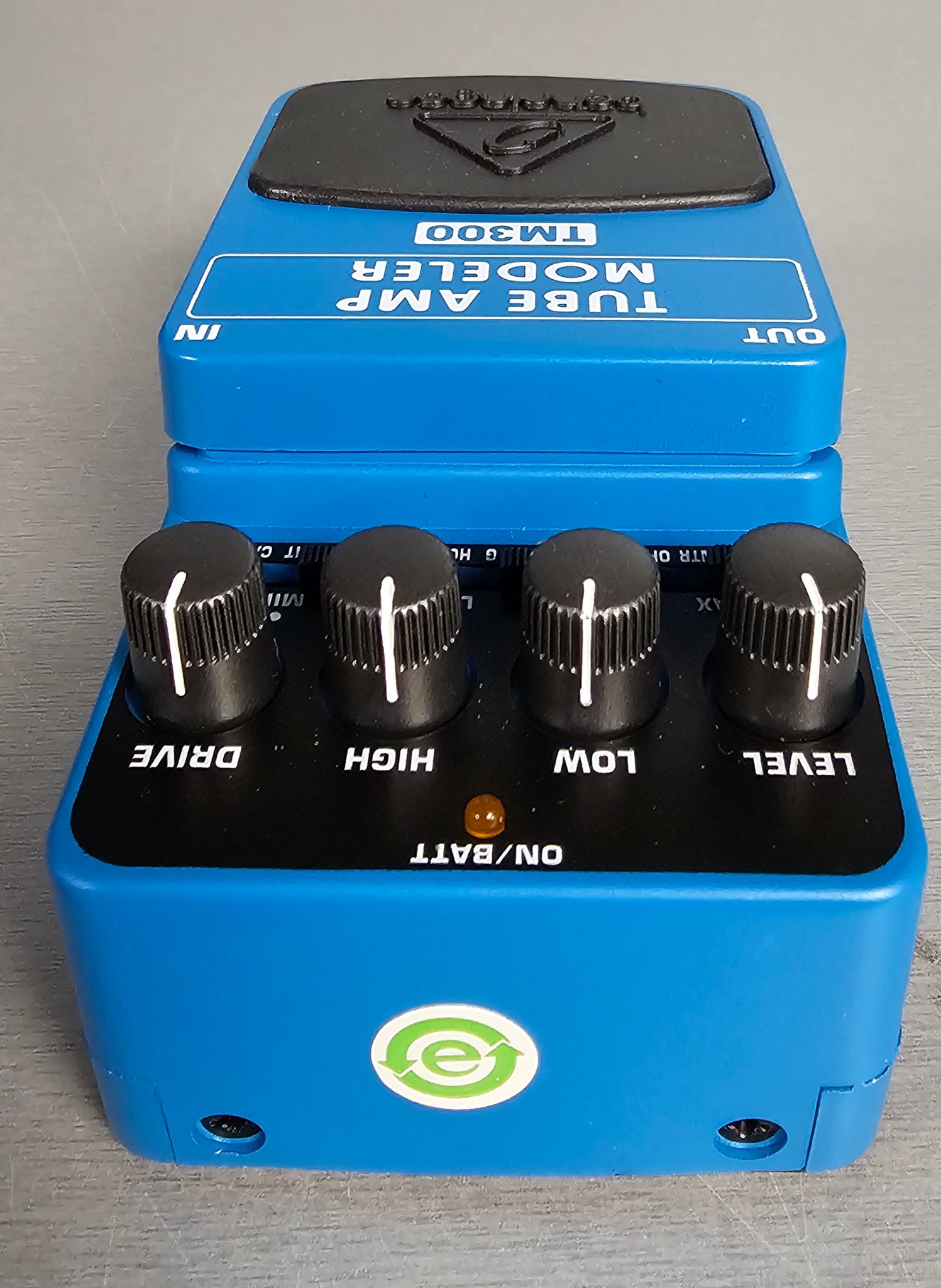 Behringer TM300 Tube Amp Modeller