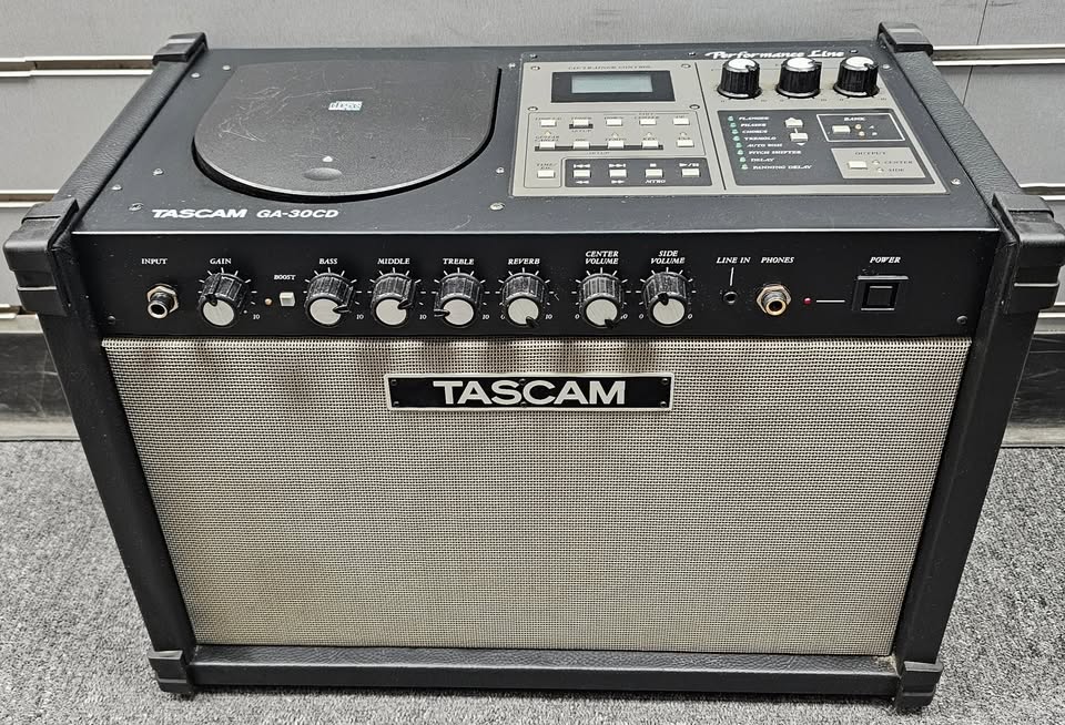 Tascam GA-30CD 30-Watt Guitar Amp / CD Trainer Combo **Collection Only**