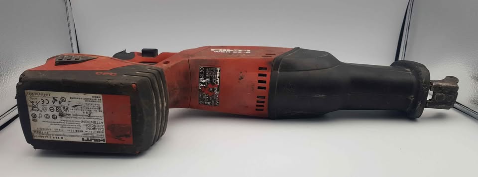 ** collection only ** HILTI WSR 22-A Cordless reciprocating 22V saw with 2 Battery's