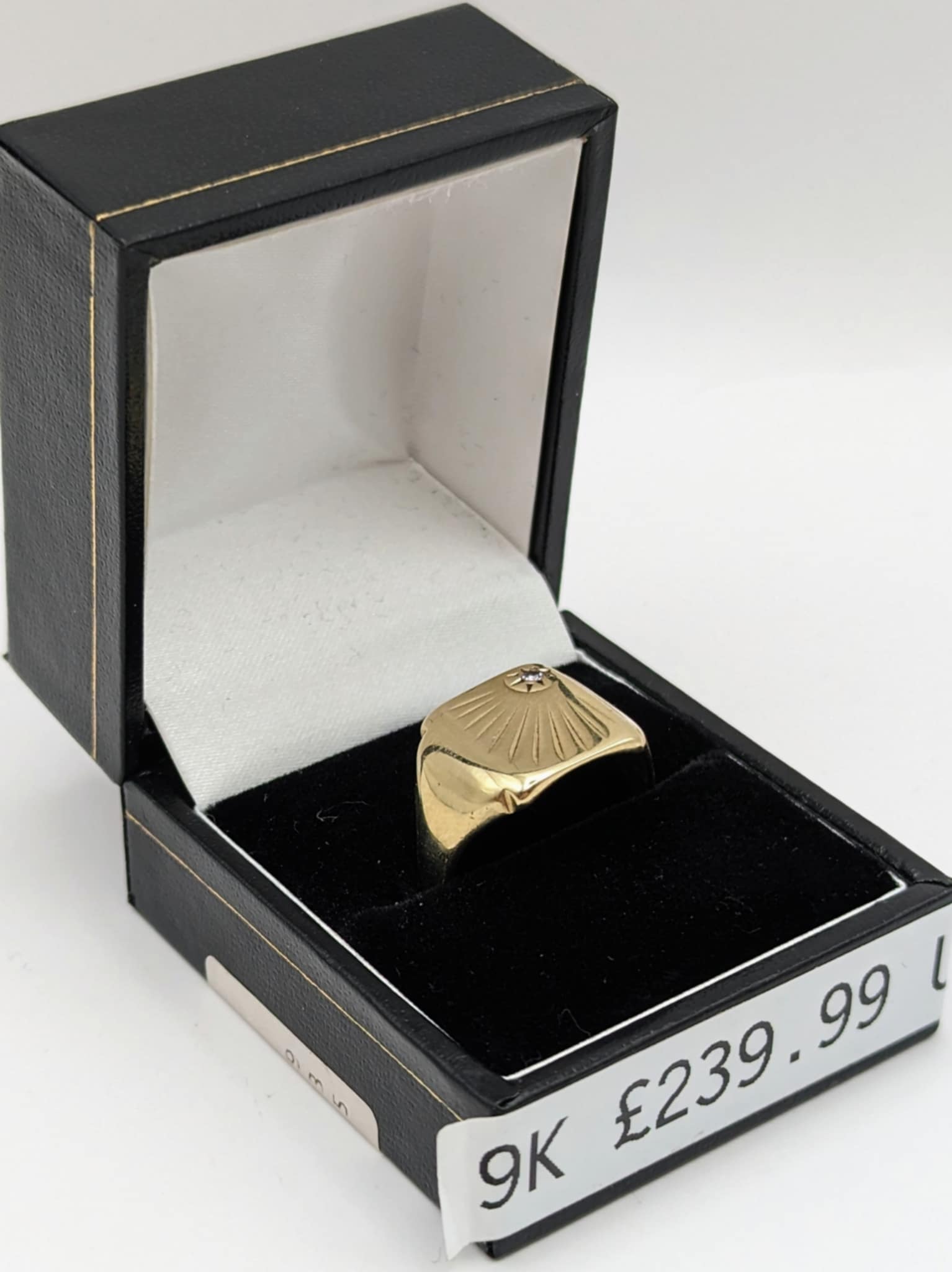375 HALLMARKED 9CT, YELLOW GOLD RING, SIGNET WITH SMALL STONE, SIZE U, 6.5G, BOXED