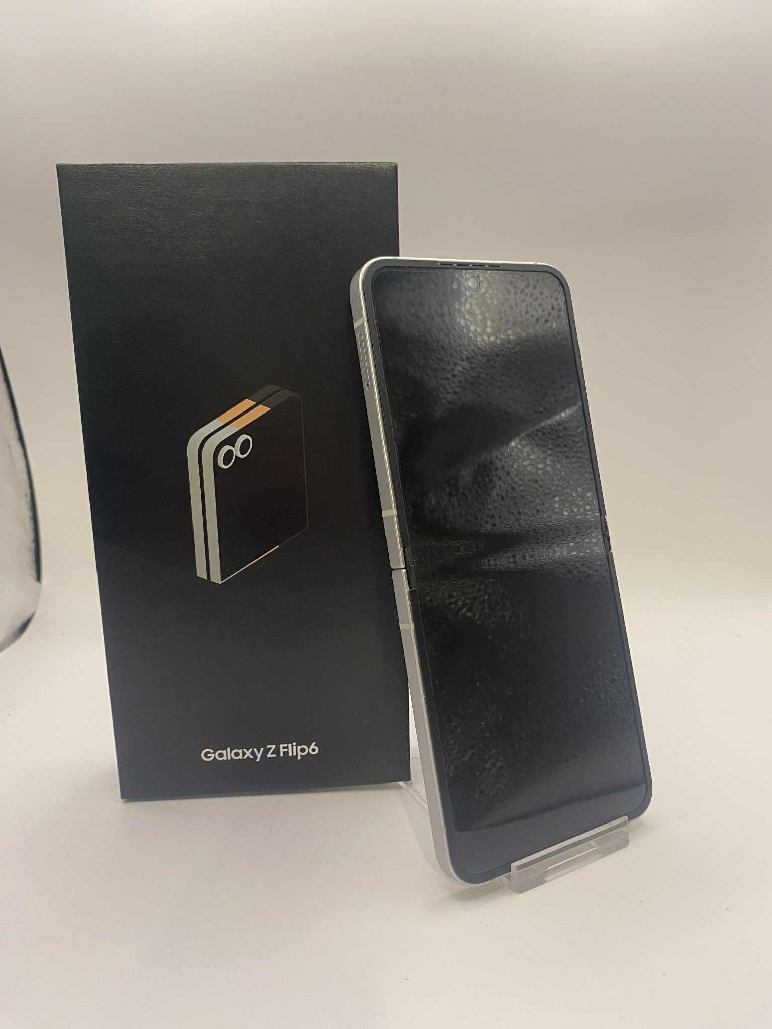 Samsung Galaxy Z Flip6 256GB White, Unlocked B