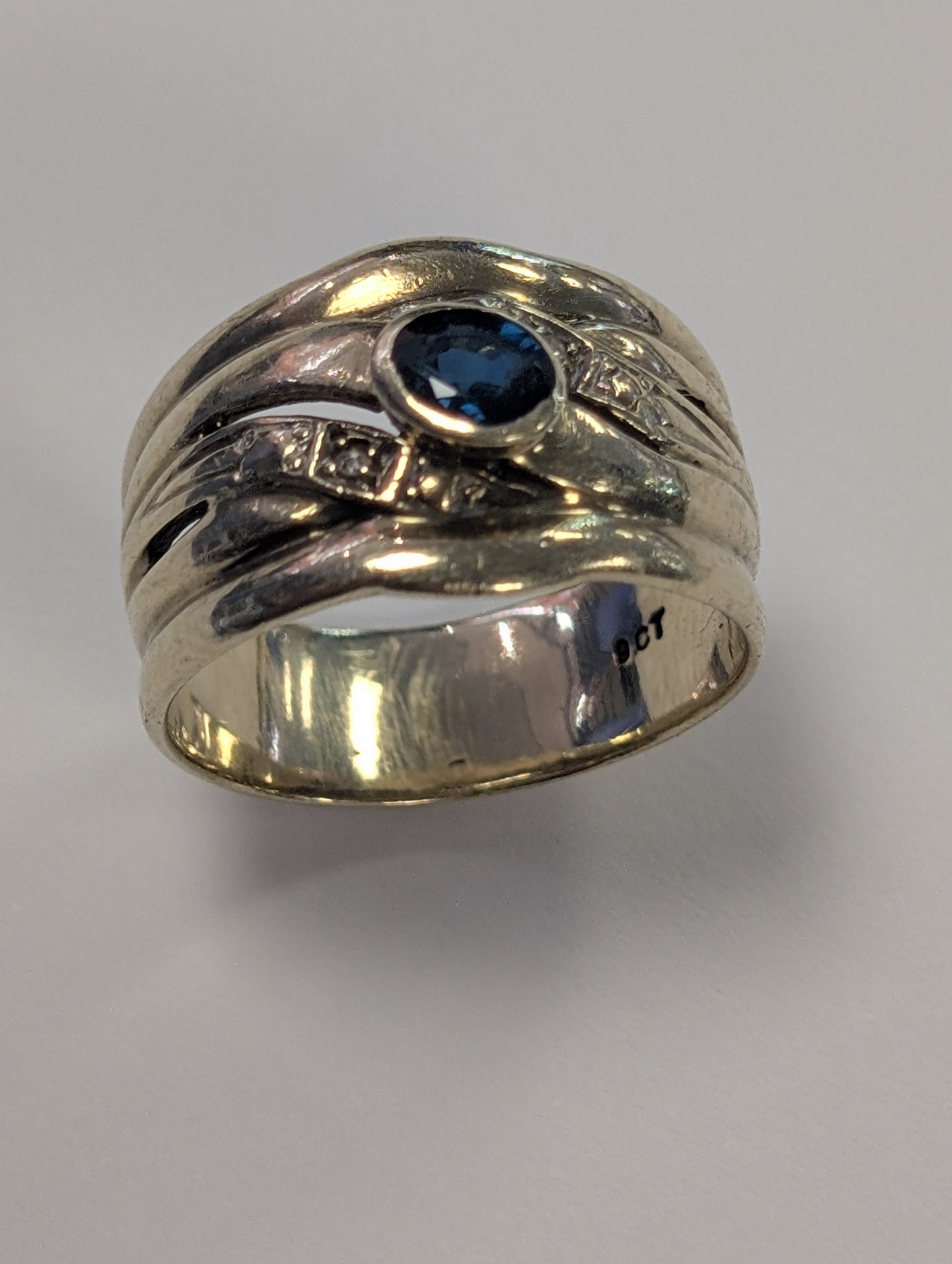 9ct Gold Diamond Puzzle style ring - Size O