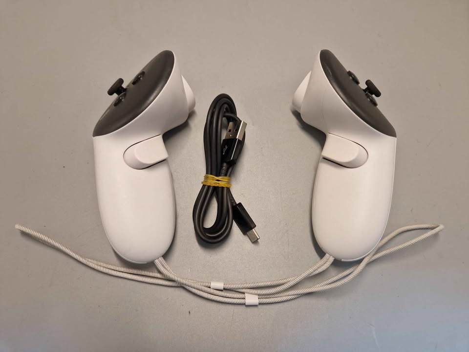 Meta Quest 3S VR Headset (With Controllers) - 128GB