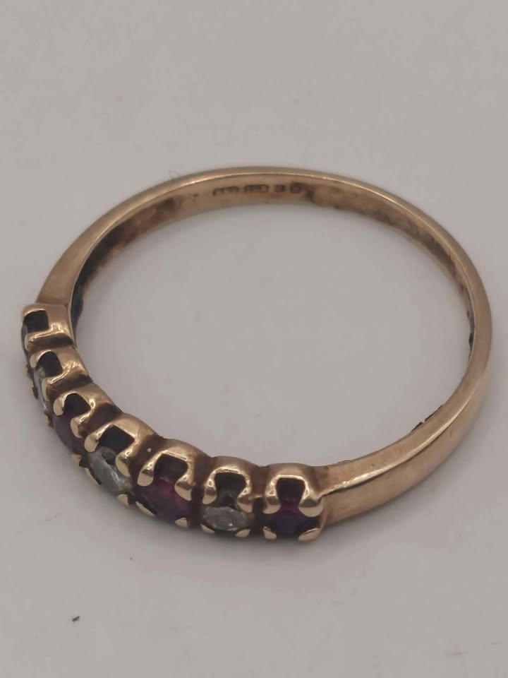 (9ct Hallmarked&Tested), Gold Ring With Red And White Gems, Weight: 1.20g, Size L