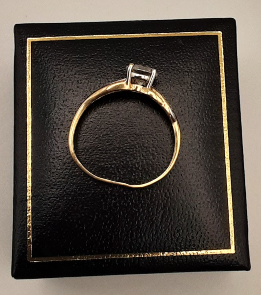 9ct gold CZ size Q