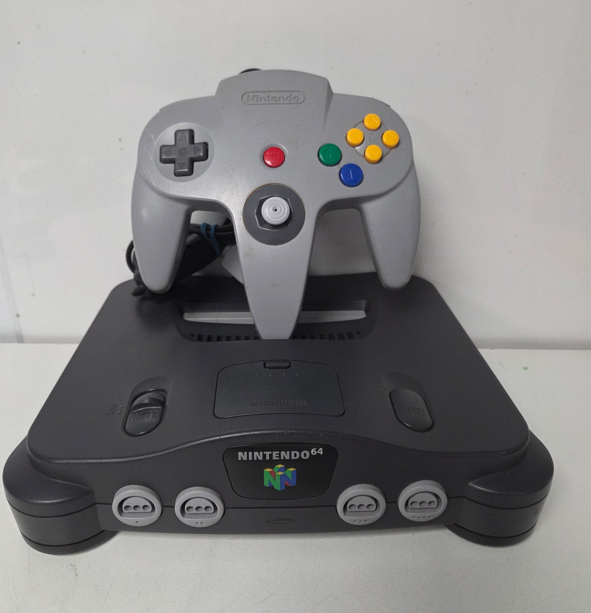 Nintendo 64 Console & 2 Games