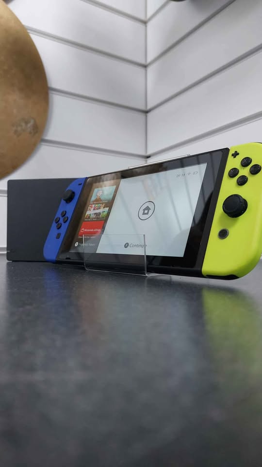 SWITCH CONSOLE, 32GB, HAC-001-01, BLUE AND YELLOW CON, DOCK, BOXED