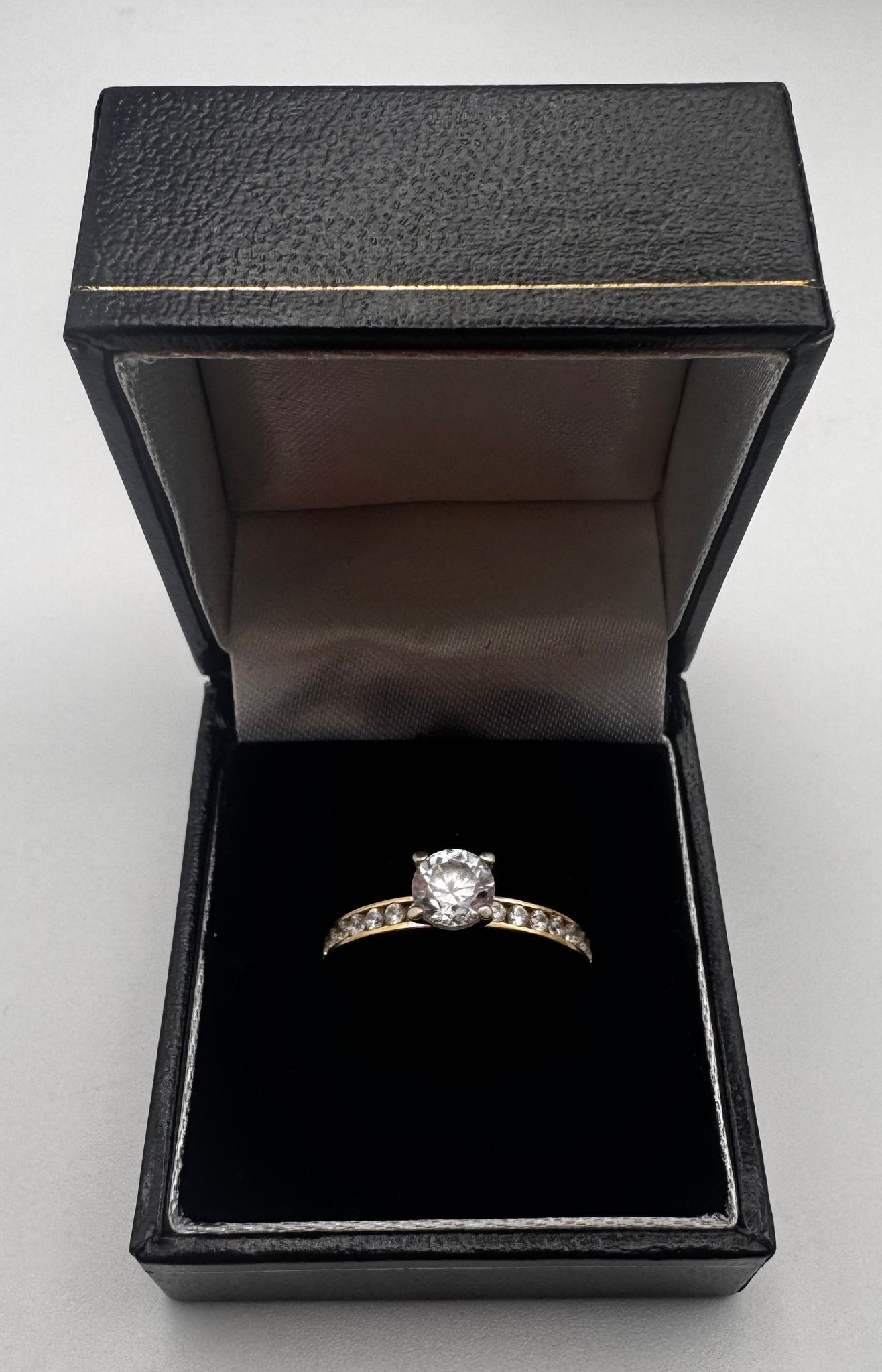 9ct Gold CZ size R