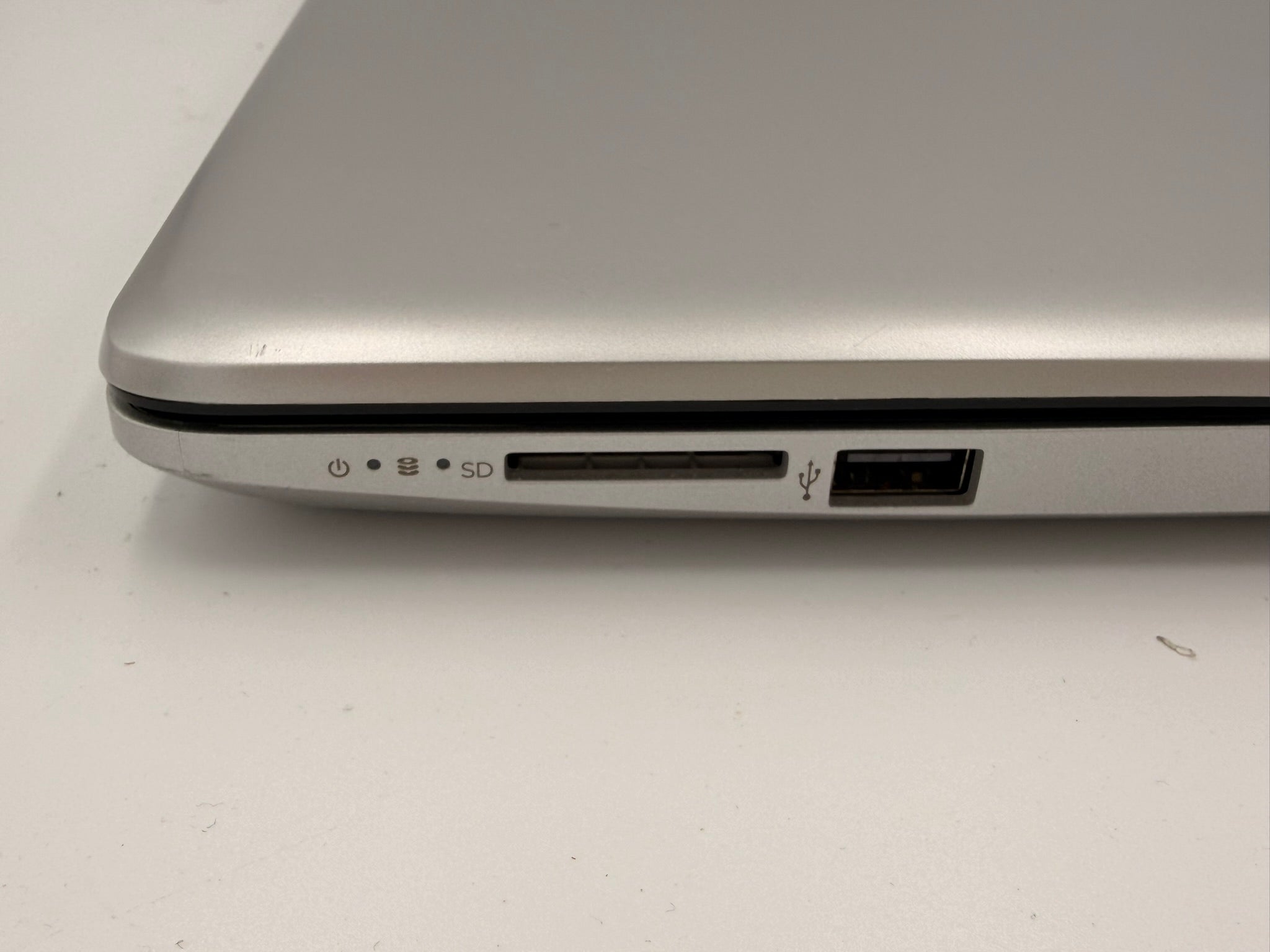 *HP 15-DA0511 Laptop /i3-7020U/4GB Ram/1TB HDD/Windows 10