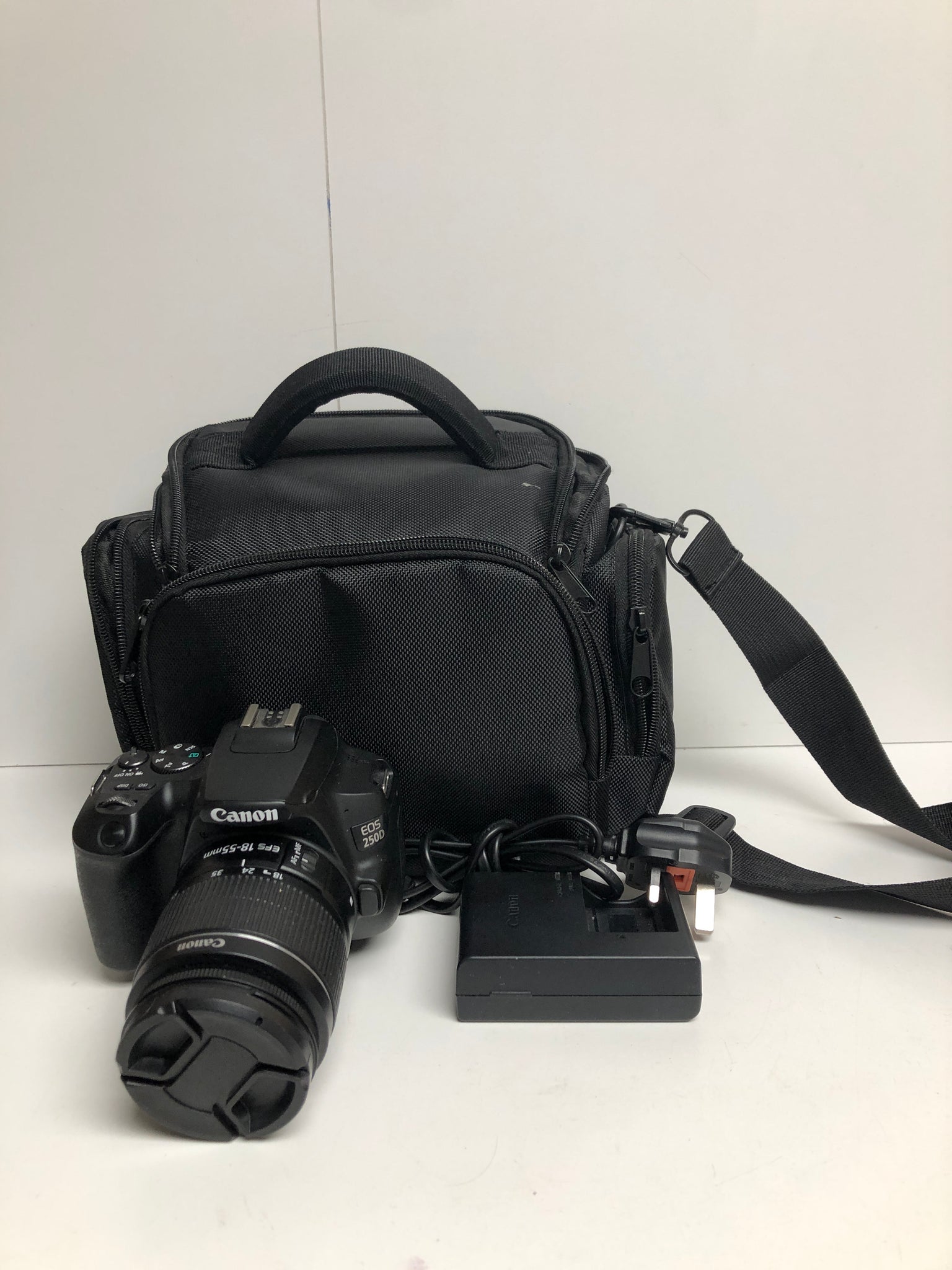 Canon EOS 250D with bag and charger