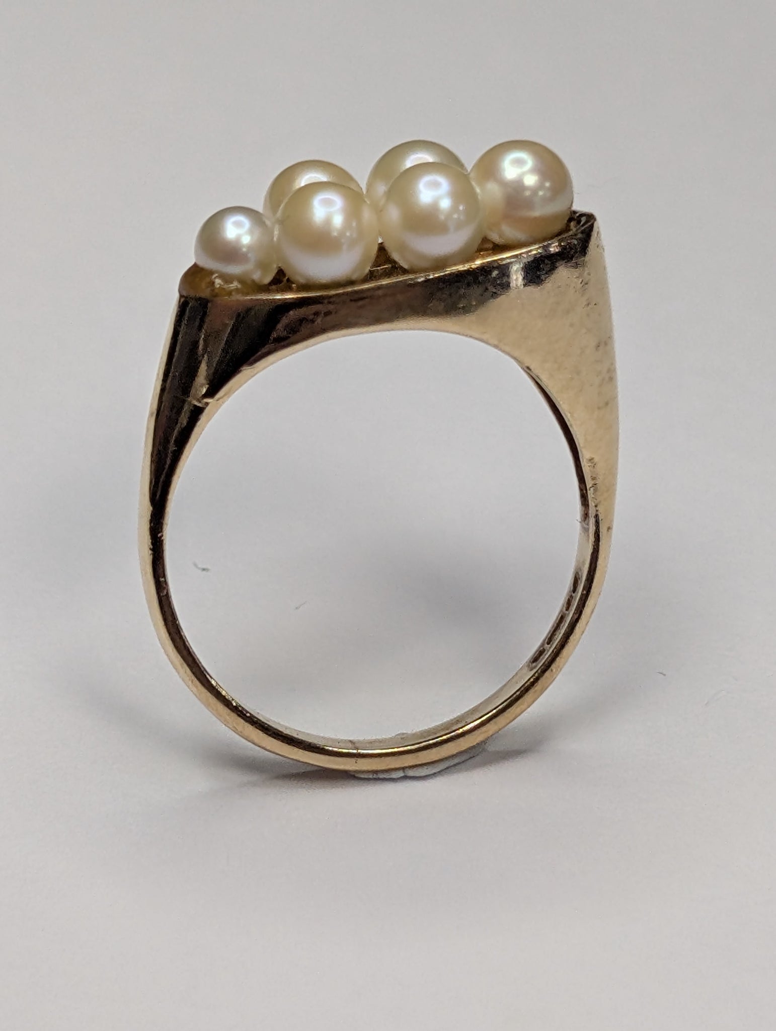 9ct gold angled pearl ring