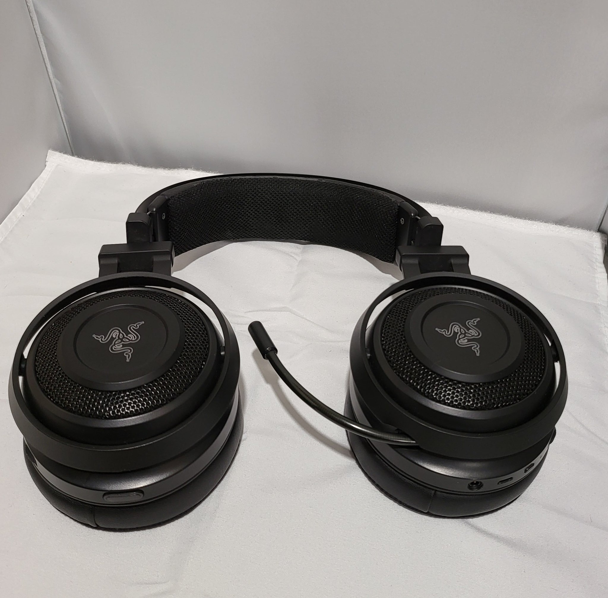 Razer Nari - Wireless Gaming Headset - Multi Platform
