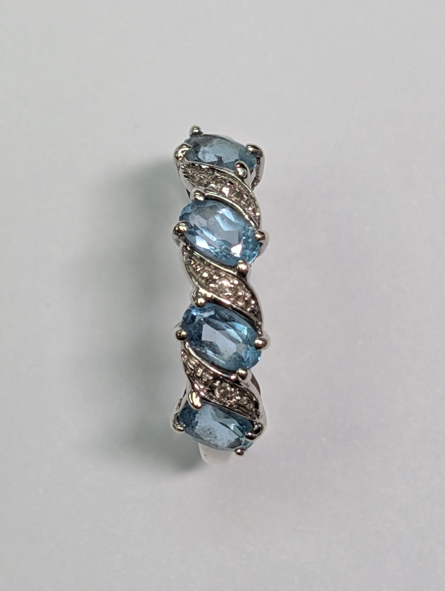 9ct White Gold Diamond & Blue Stone Ring - Size M