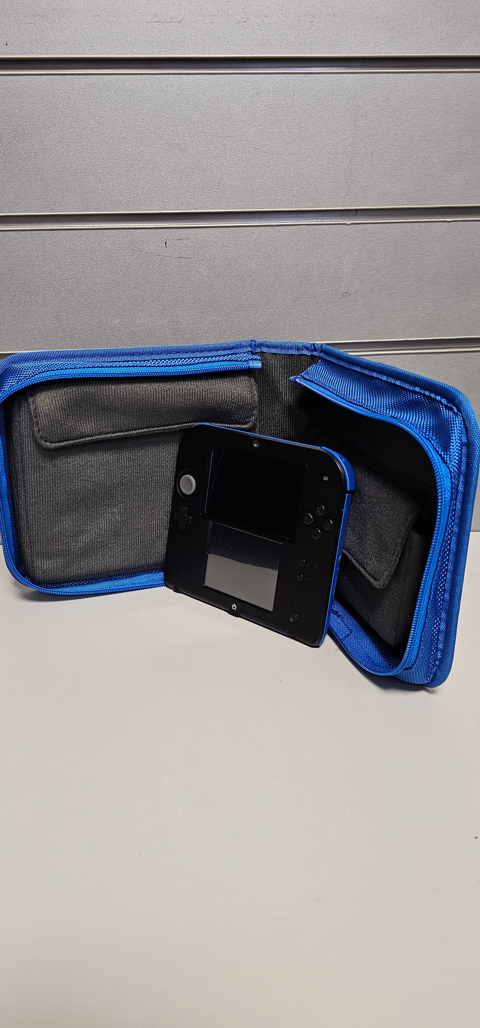 Nintendo 2DS, Case and Games - No Charger