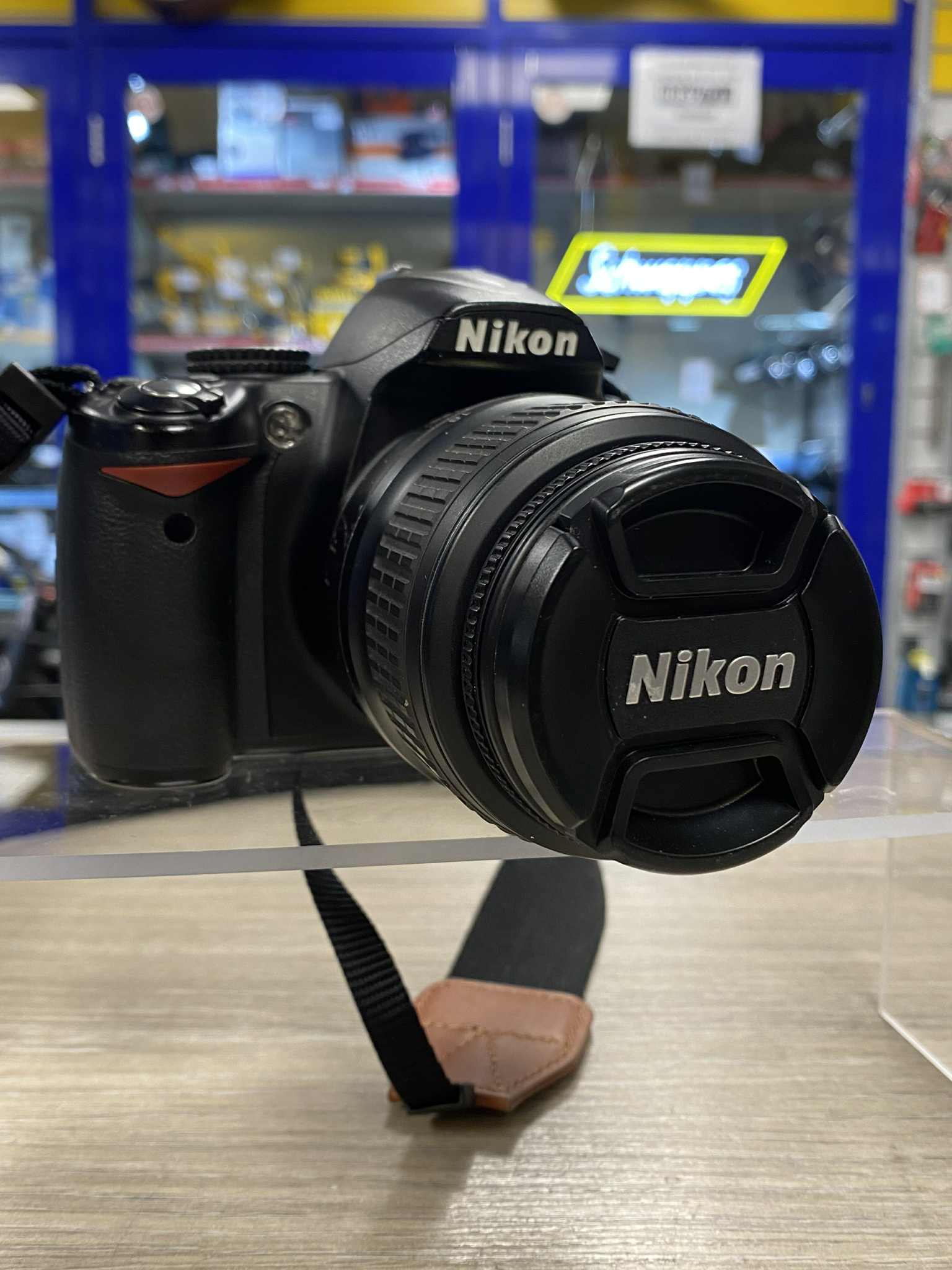 Nikon D3000 (Body) + Nikon AF-S DX Nikkor 18-55mm F/3.5-5.6G ED II