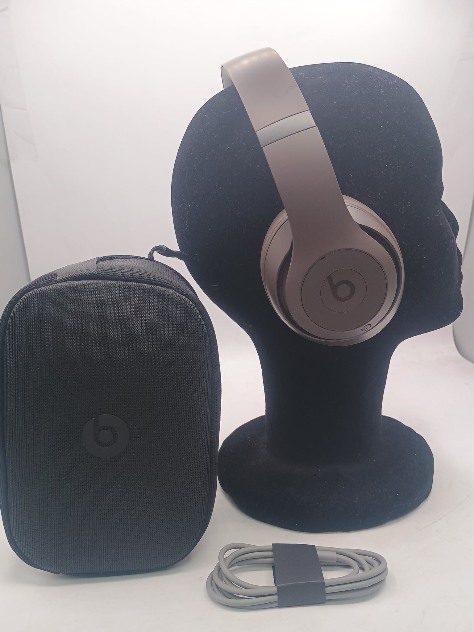 BEATS STUDIO PRO WIRELESS HEADPHONES
