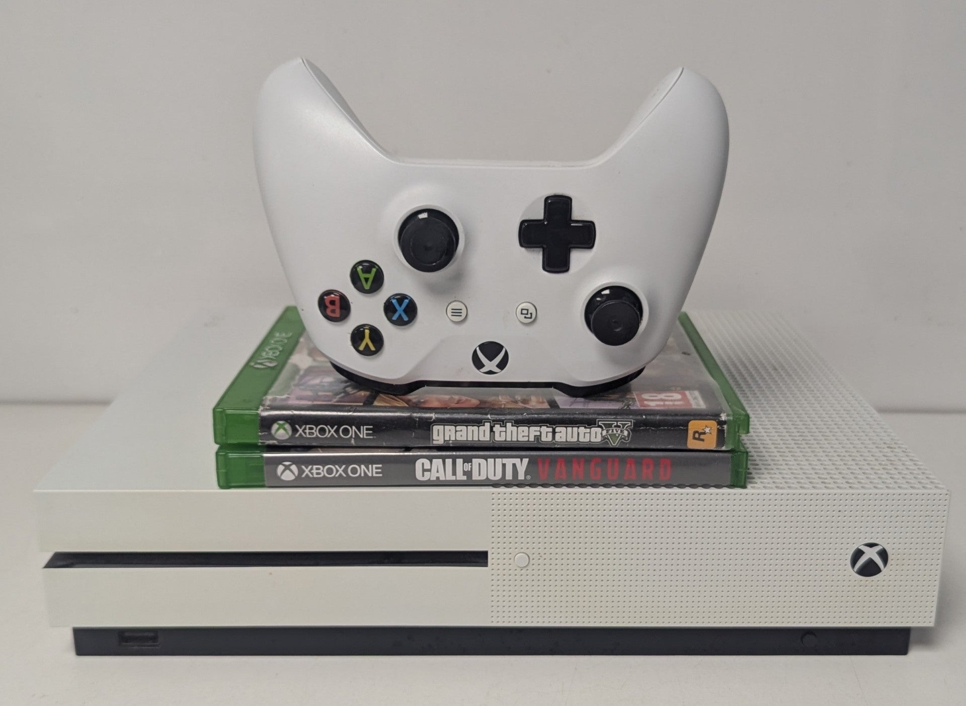 Microsoft Xbox One S 500gb Console & 2 Games