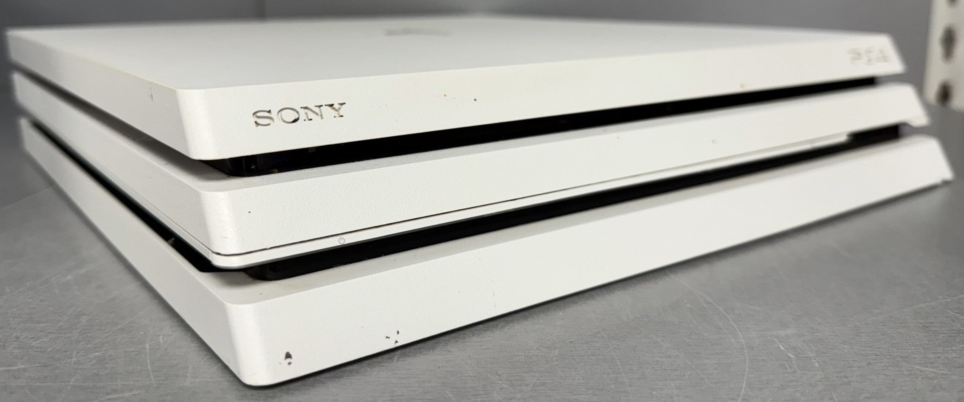 Sony PlayStation 4 Pro 1TB Console Bundle ( + Call Of Duty WW2 ) ** Unboxed **