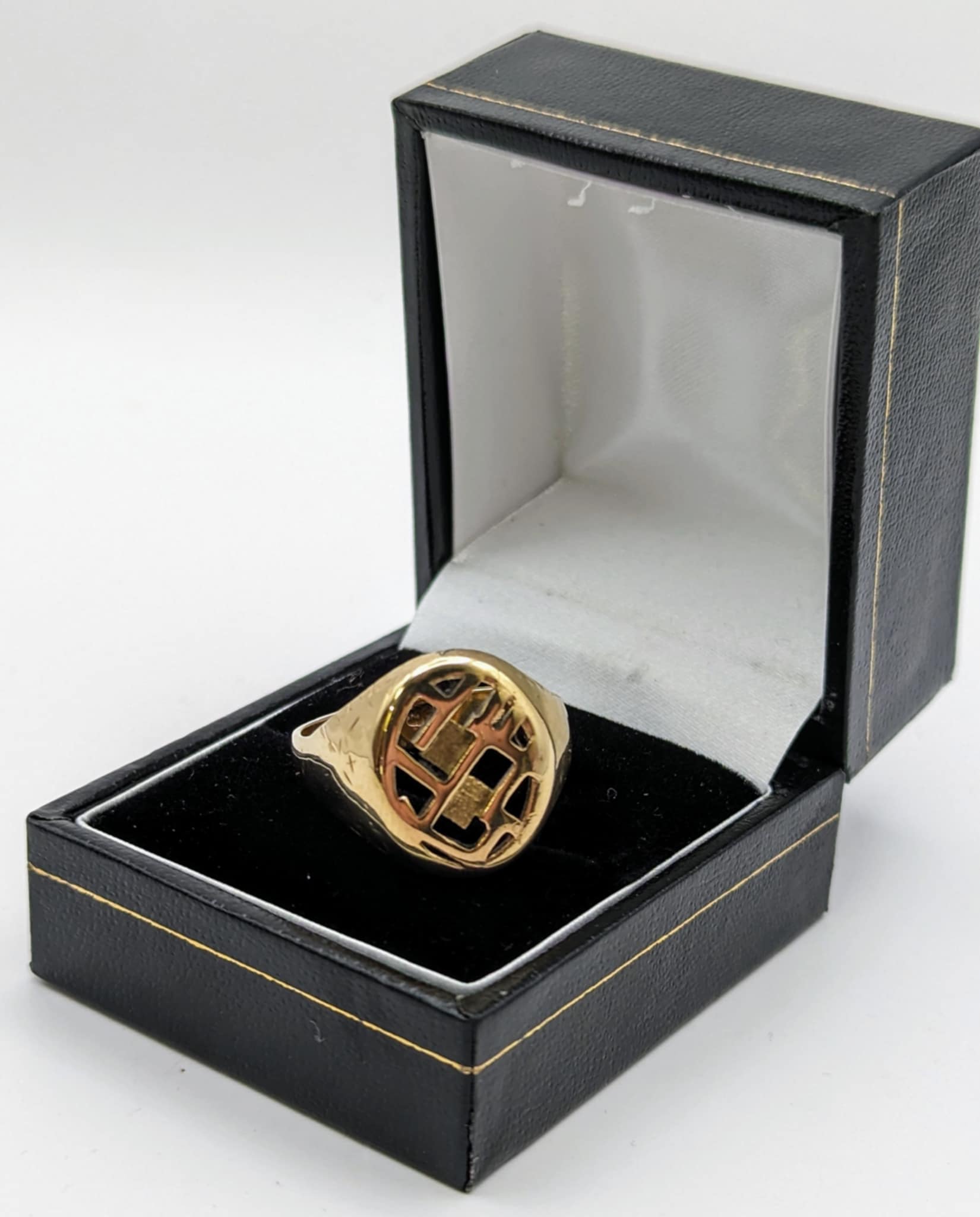 375 9CT YELLOW GOLD RING, UNIQUE LINE DESIGH, SIZE-T, 7.2G,