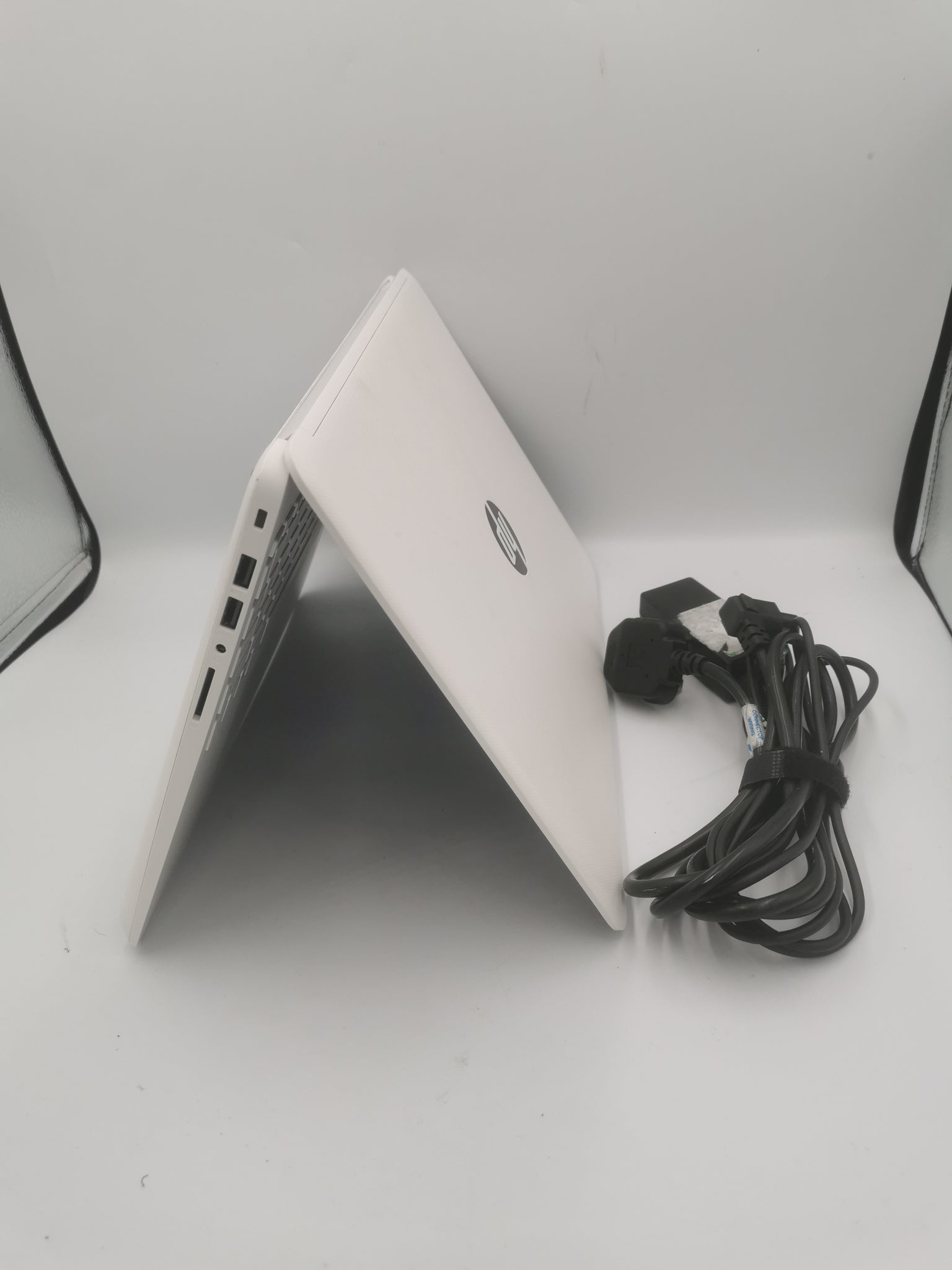 HP 14-BP060 i3-6006u 4GB Ram 500GB HDD 14" W11