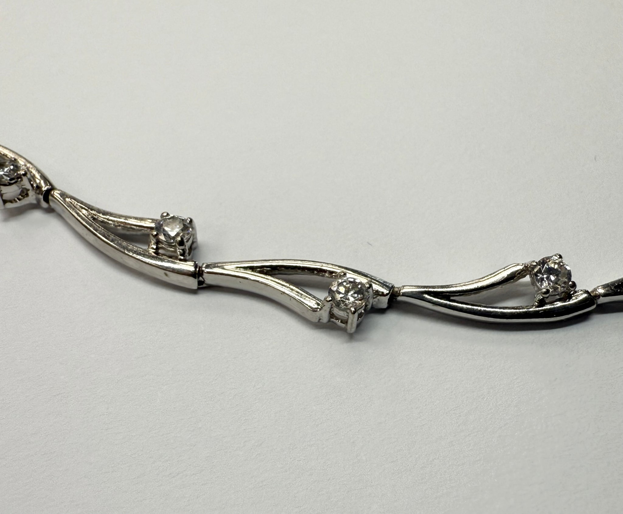 9ct White Gold Bracelet with stones 7.5"