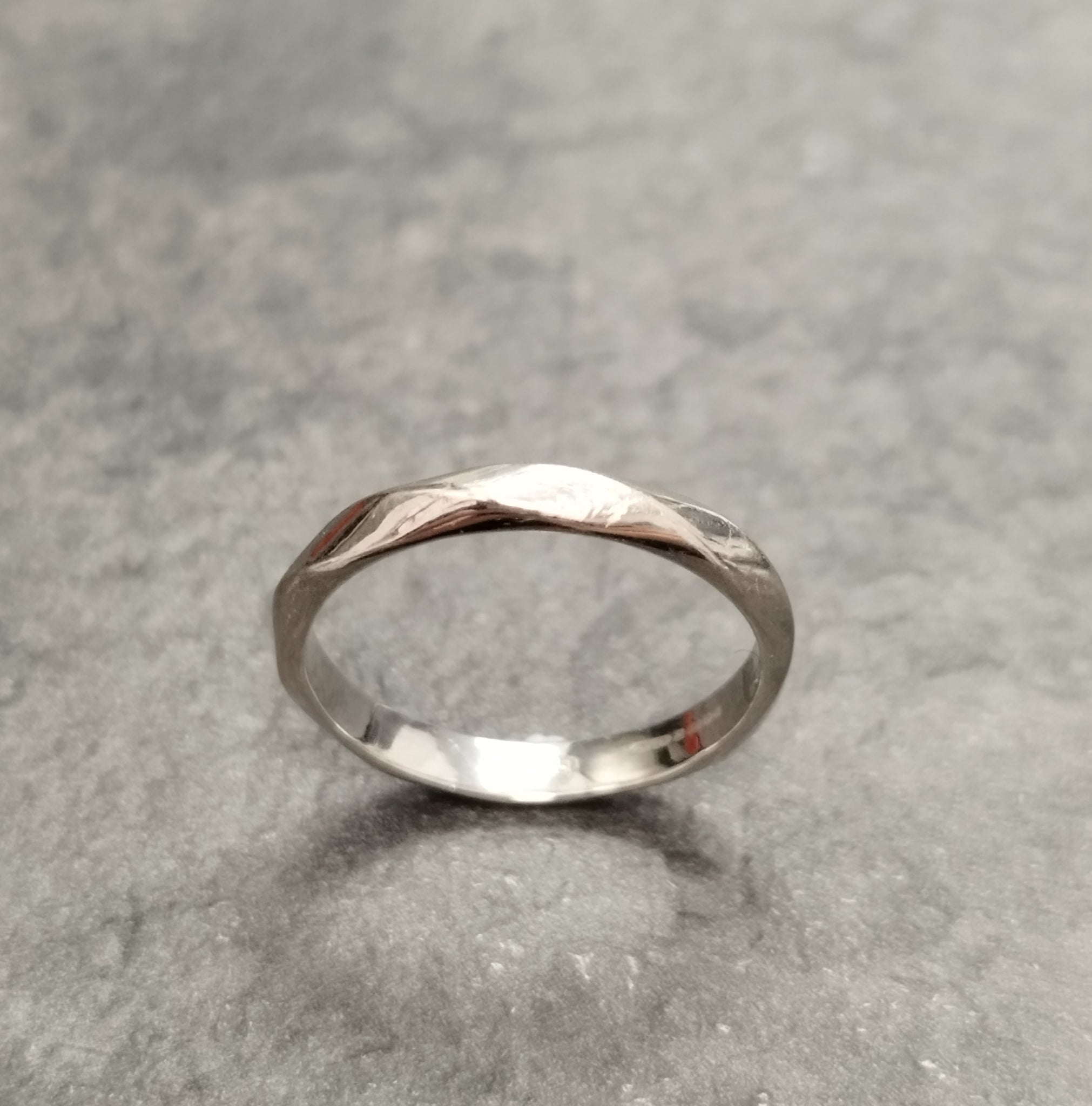 18ct White Gold Geometric Design Wedding Band Rind - Size N