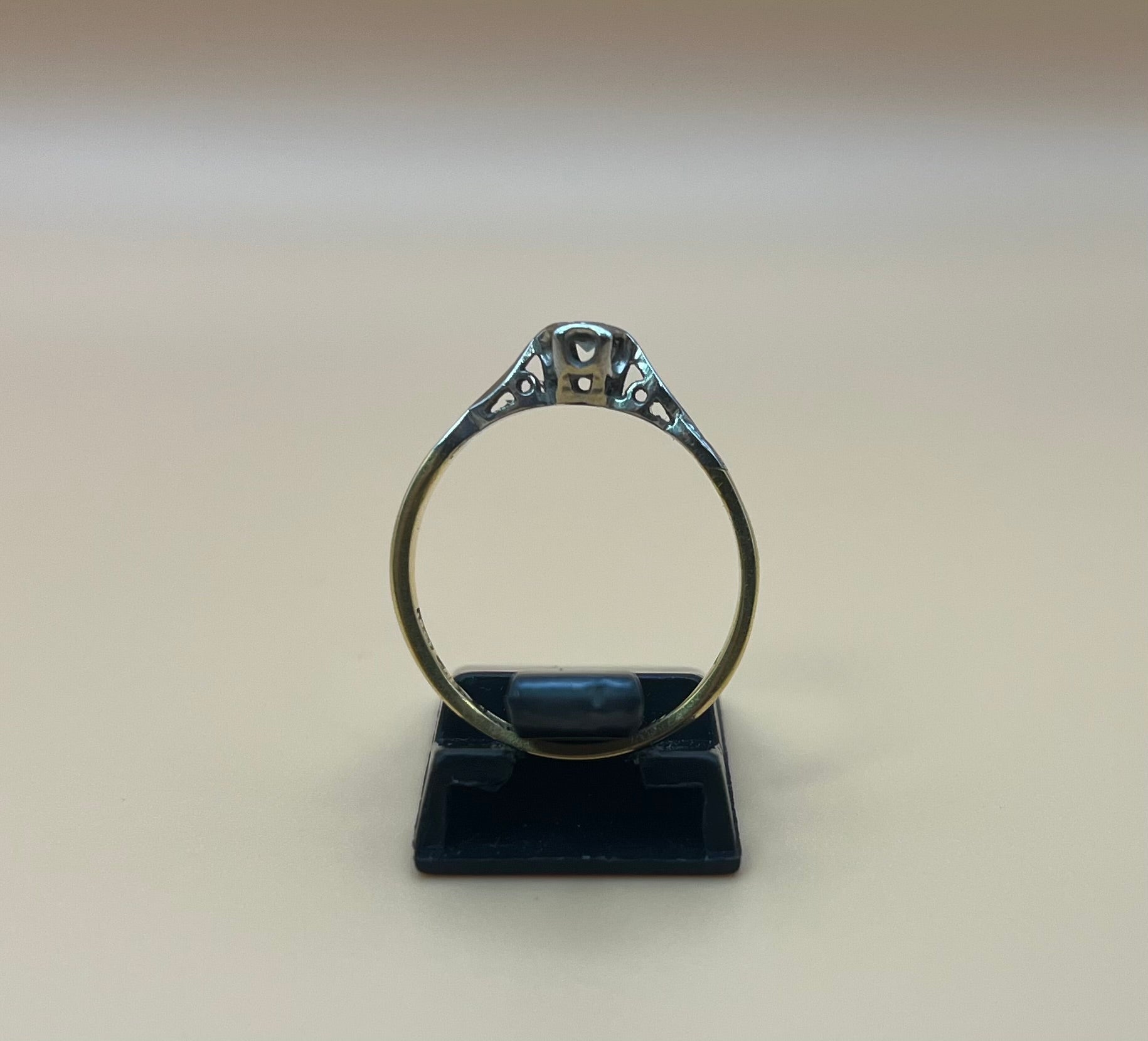 18ct and platinum ring (N)