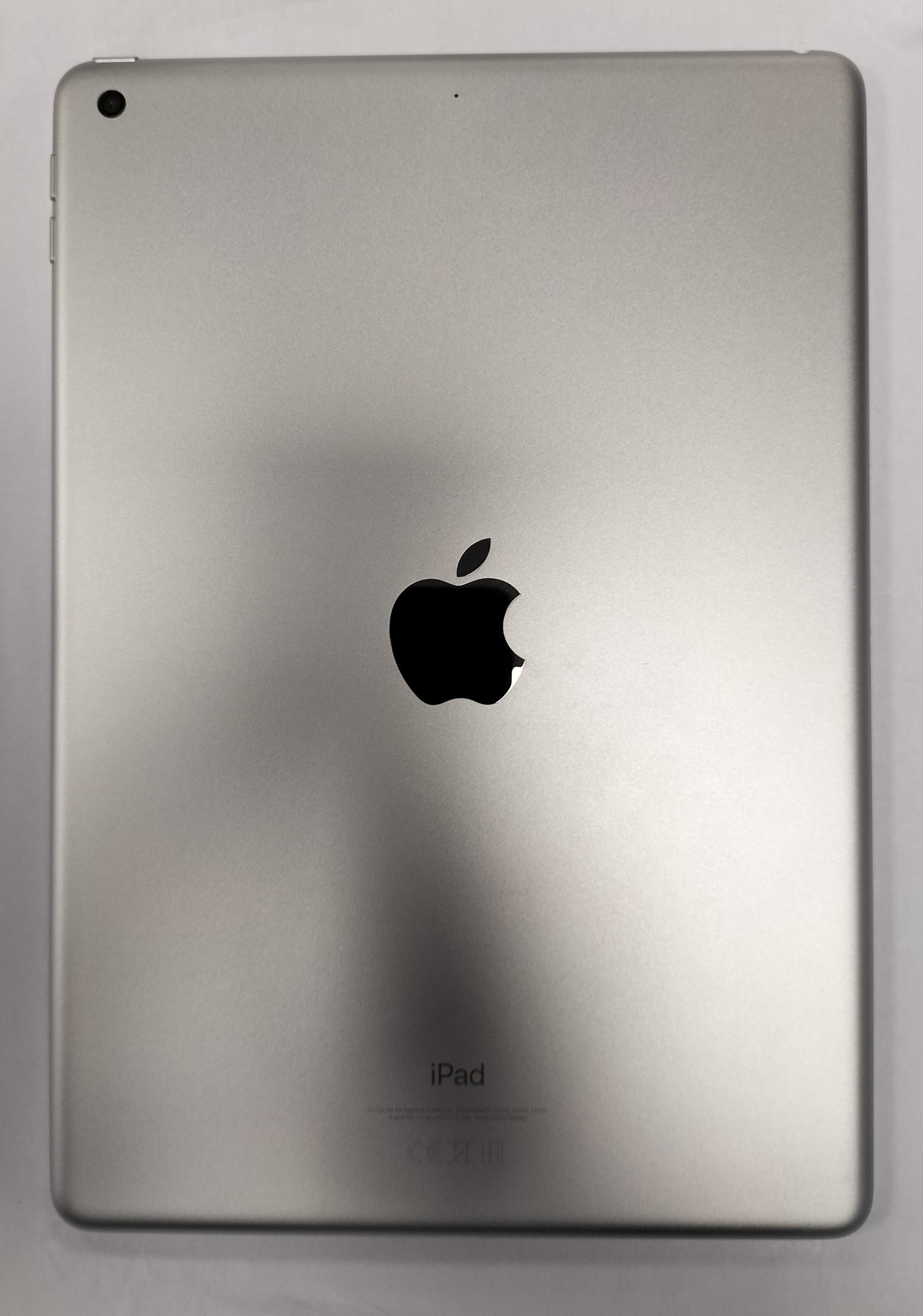 iPad 9th Gen - 64GB - Wifi - Silver .