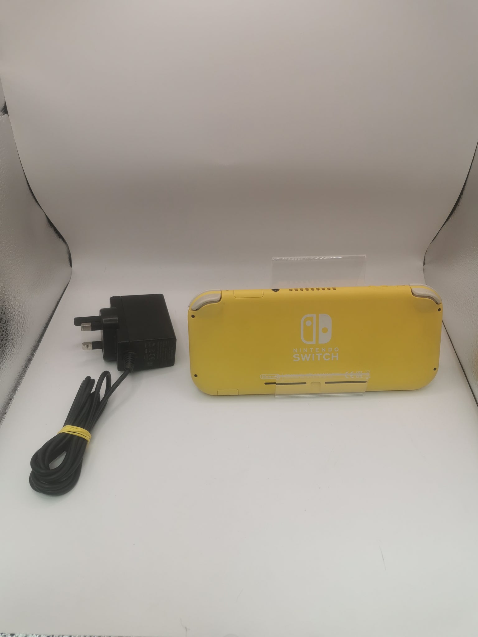 Nintendo Switch Lite Handheld Console System 32gb Yellow With Charger
