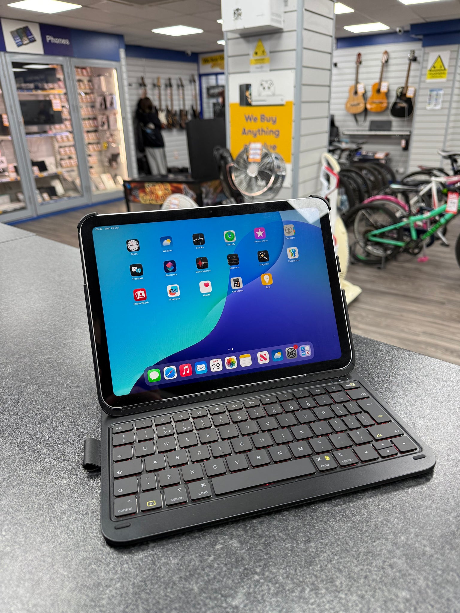 iPad 10th gen 10.9" 64GB - With Keyboard