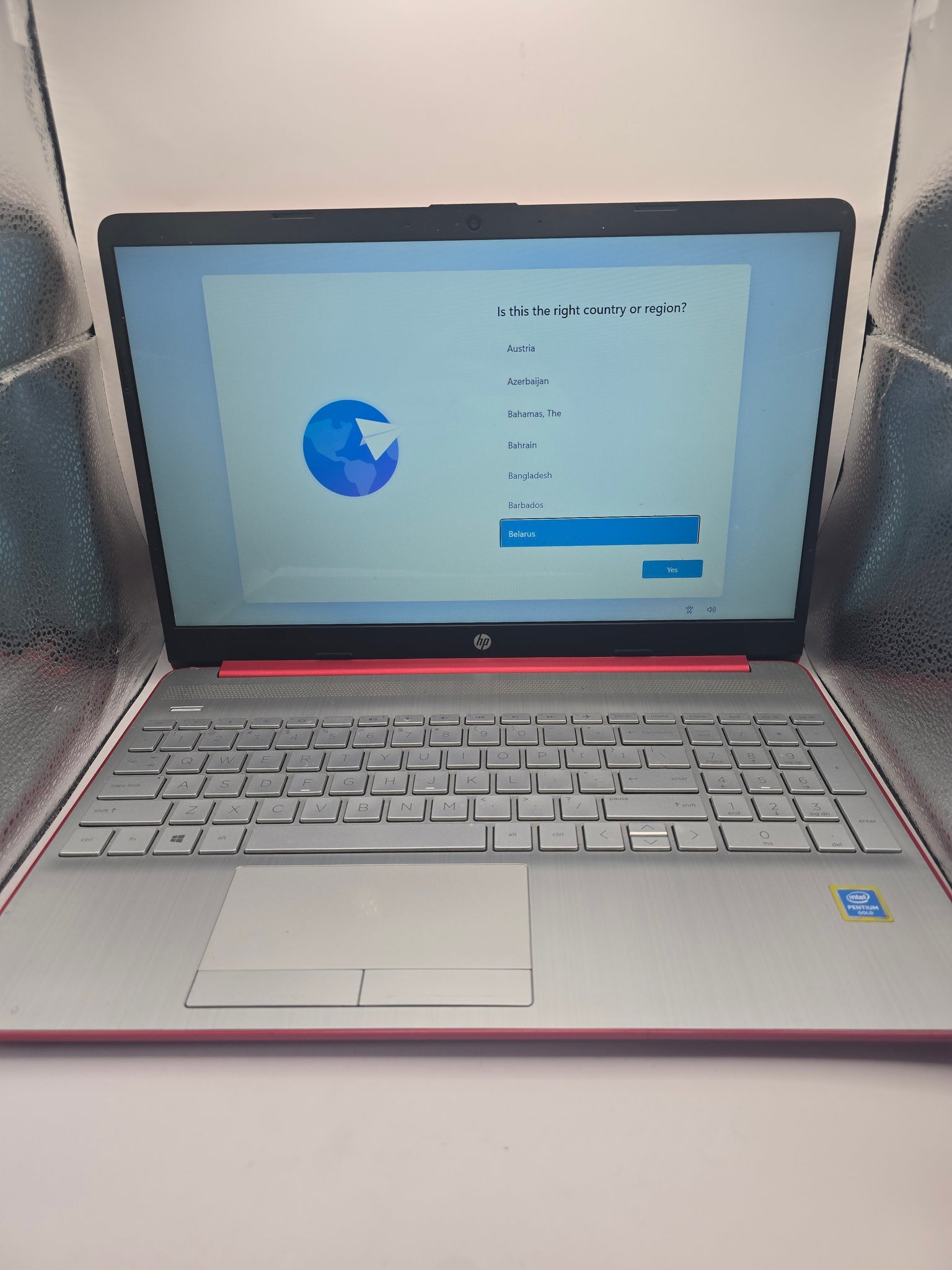 HP red laptop 4GB RAM 128GB storage unboxed