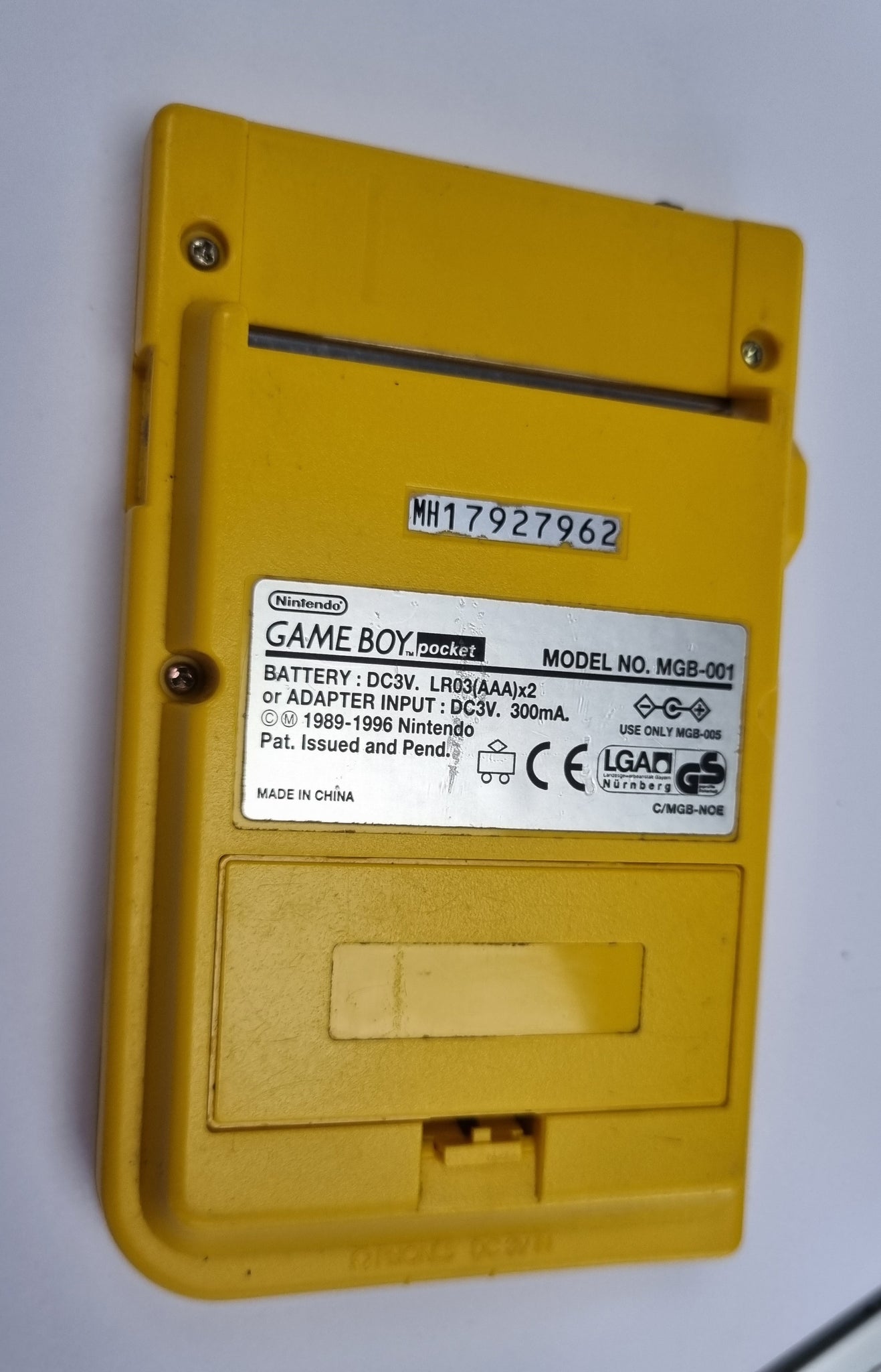 GAMEBOY POCKET YELLOW NINTENDO + 2 GAMES