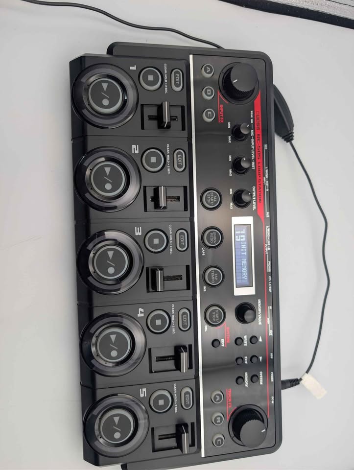 Boss RC-505 Loop Station Phrase Recorder Keyboard Effect
