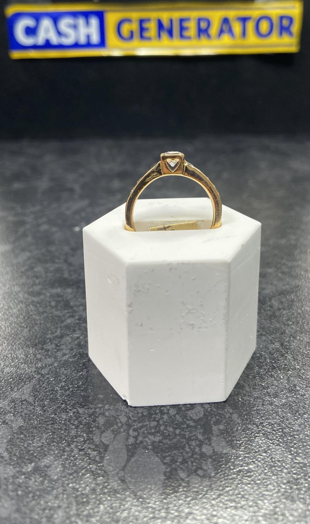 21ct Gold Ladies C/Z Ring (Size L) 4.1g