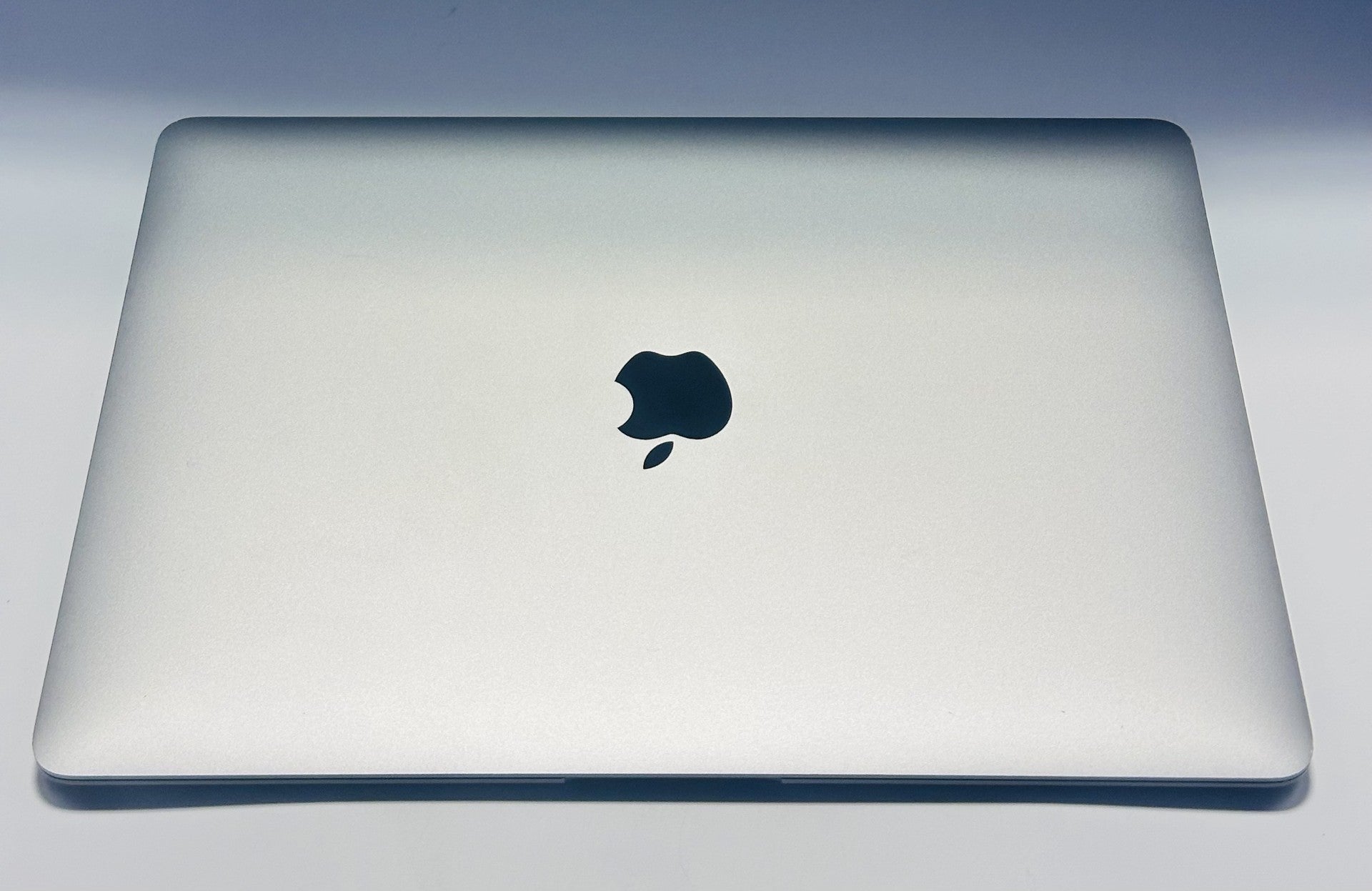 Apple Macbook Air M1 8gb Ram 256gb SSD - Silver