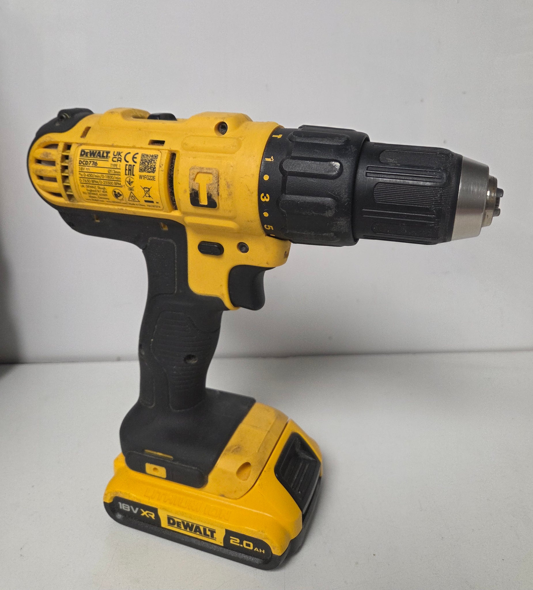 DeWalt DCD776 -GB 18V Li-Ion Cordless Drill with 2Ah Battery and Charger