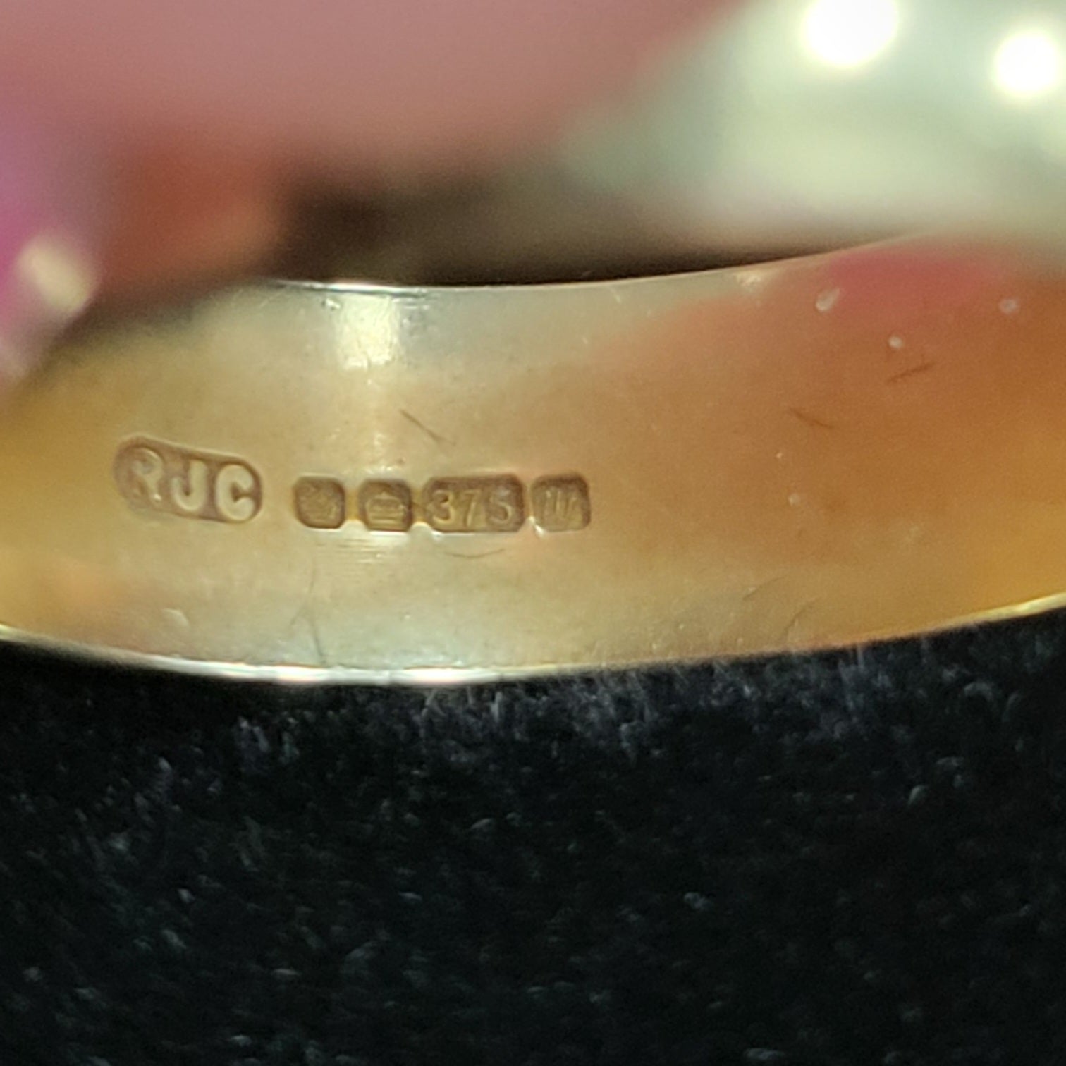 9ct Yellow Gold Band - Size R - 5.15g