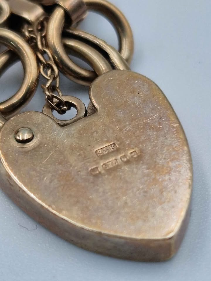 9ct Yellow Gold Gate Bracelet With Heart Clasp - 8" Long - 12.68 Grams