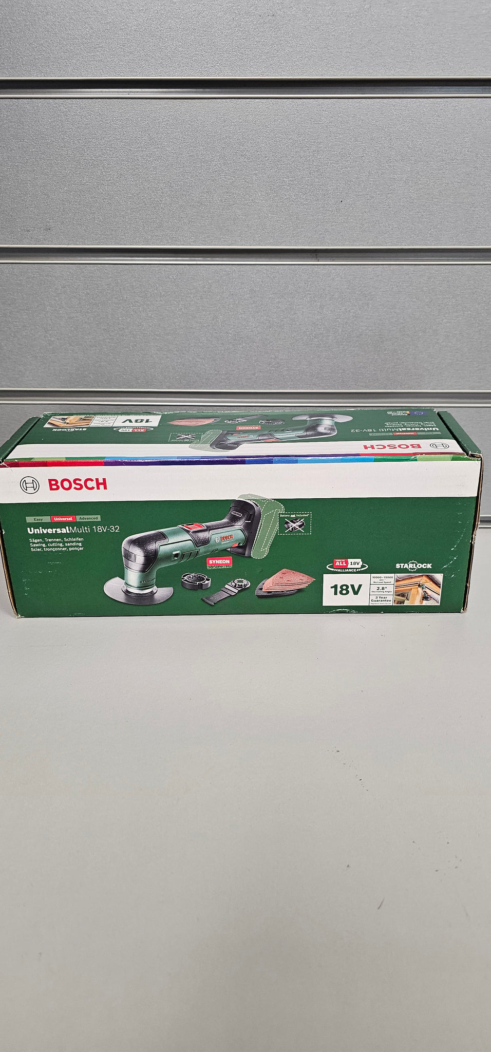 Bosch UNIVERSALMULTI 18V-32 P4A 18V Cordless Starlock Oscillating