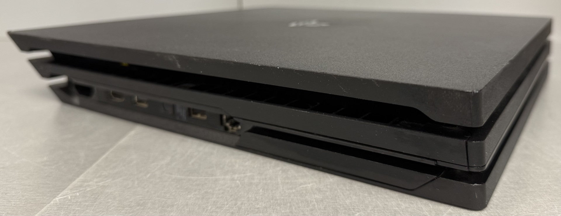 Sony PlayStation 4 Pro 1TB Console Bundle ( + Call Of Duty Modern Warfare ) ** Unboxed **