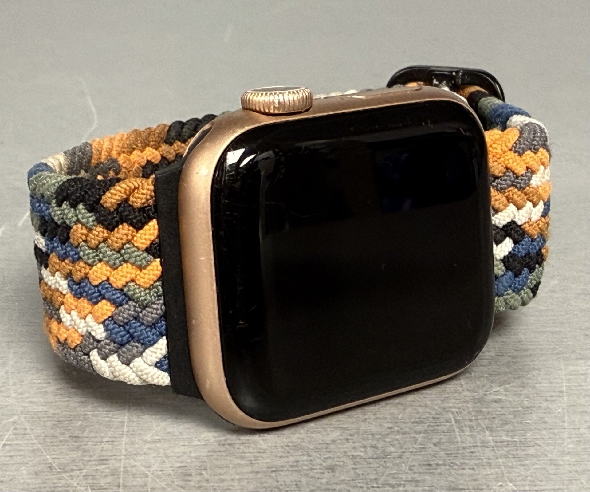 Apple Watch Series 5 - 40mm - GPS - Gold Aluminium Case ** Unboxed **